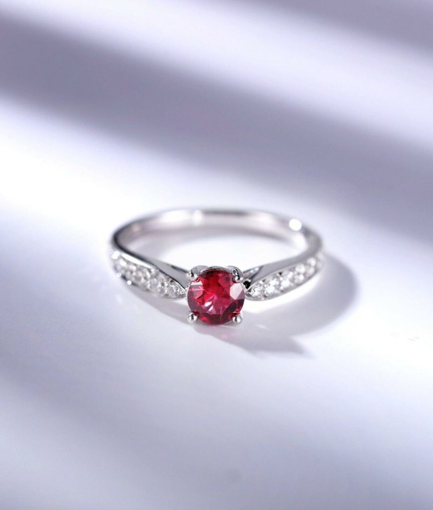 Nhẫn bạc gắn đá ruby