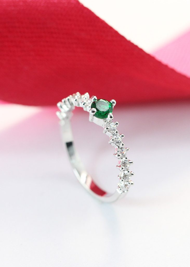 Nhẫn lục bảo